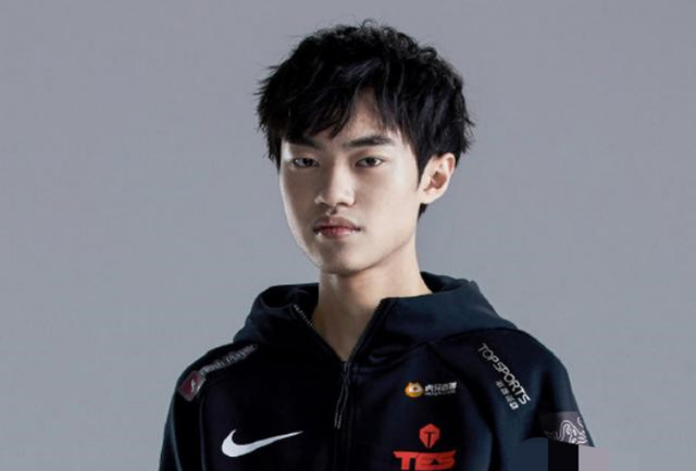 你不知道吗？外国媒体报道说 369 很可能会加入 Anyone's Legend ，因为与Aixiao关系密切。Aixiao回复：666